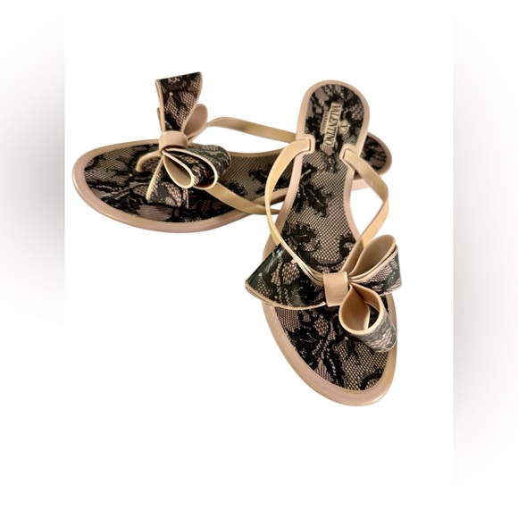 Valentino Garavani Lace Bow Sandals EU 40 / US 10 - Picture 9 of 16